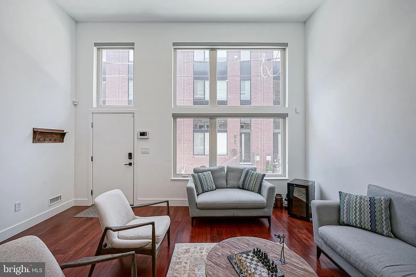 3 bed, 2300 sqft, $3,795 — Photo 3