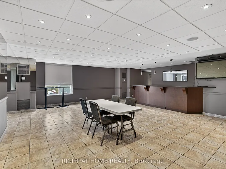 6 Humberline Dr #323 — Photo 41