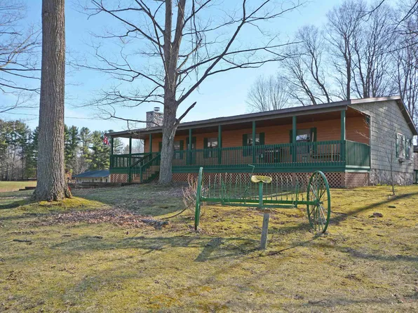5111 Wallaker Rd, Benzonia, MI 49616