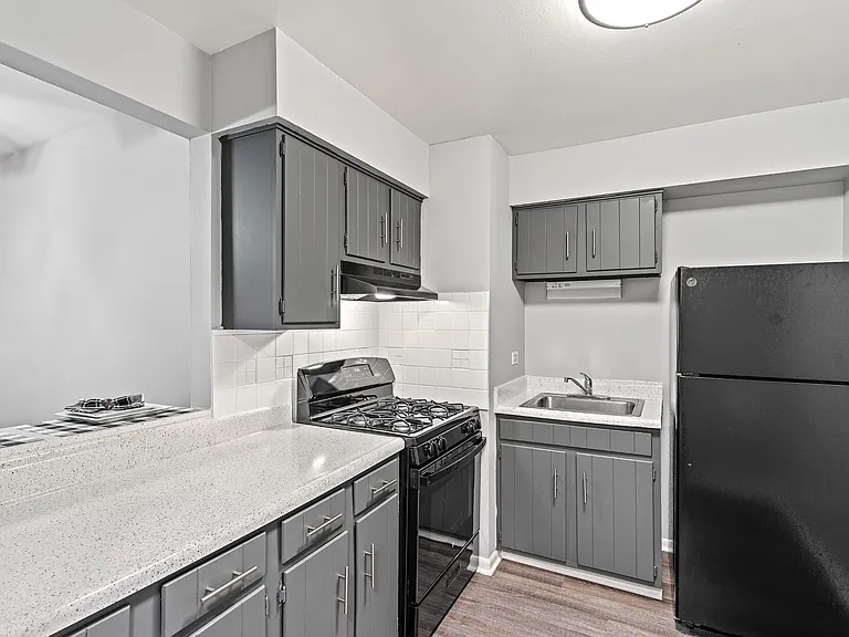 Unit 562-301 Kitchen | Apartment Homes For Rent in Bartlett, IL | Bartlett Lakes
