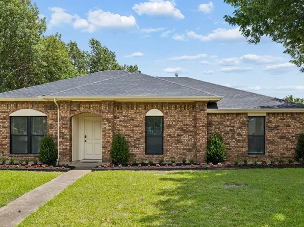 1916 Arbor Creek Dr, Carrollton, TX 75010