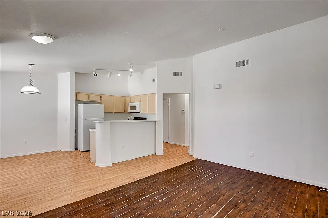 2 bed, 2.0 bath, 968 sqft, $1,295 — Photo 1
