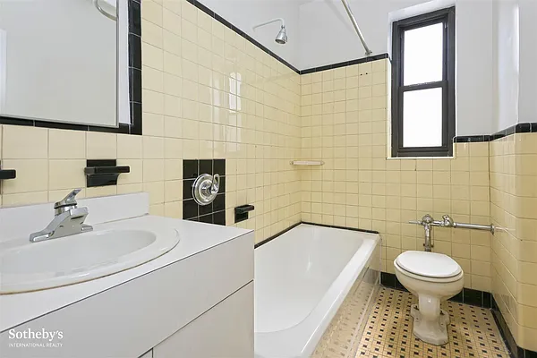 Sold by Sotheby's International Realty | media 7