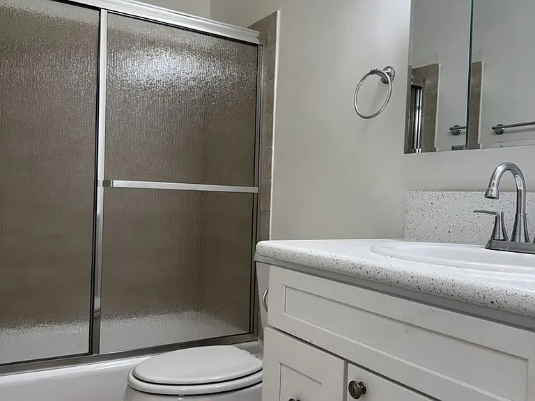 Maison De Michelle Apartments — Photo 8