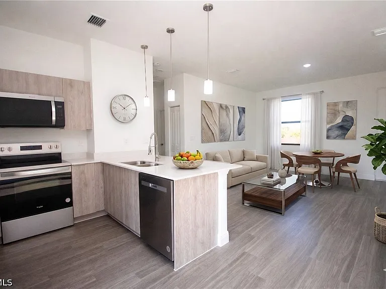 9004 W Justice Cir — Photo 4