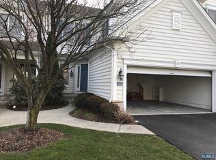 35 Mulberry Ct, Paramus, NJ 07652