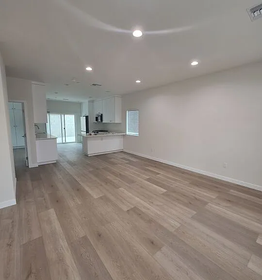 6748 Ben Ave — Photo 32