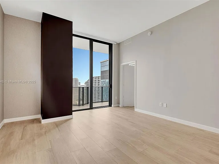 45 SW 9th St #4509 — Photo 5
