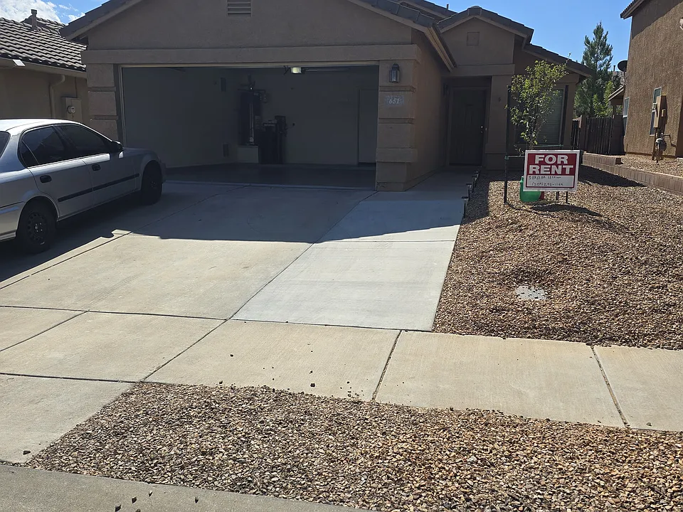 651 W Ash Ridge Dr