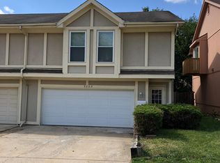 9208 Central St, Kansas City, MO 64114