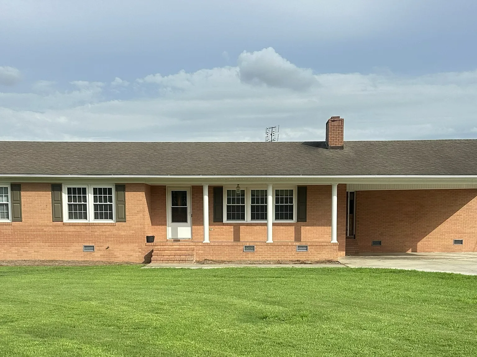3 bed, 2092 sqft, $1,600 — Photo 2