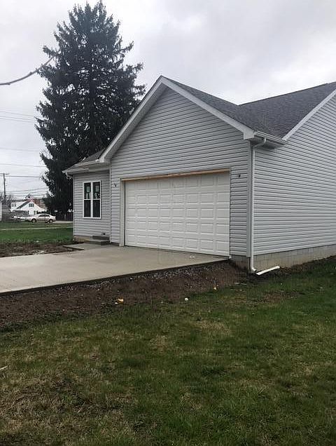 2nd image of 555 Elaine Rd