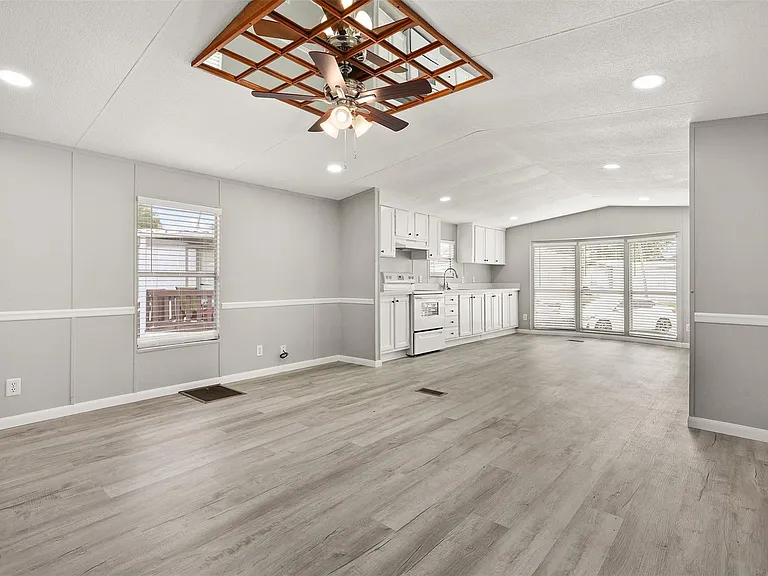 2222 N Austin Ave #23 — Photo 7