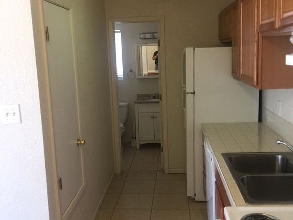 4th image of 1000 W Avenue J #4A