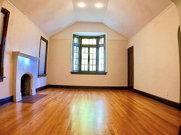 3rd image of 7720 Delmar Blvd #2