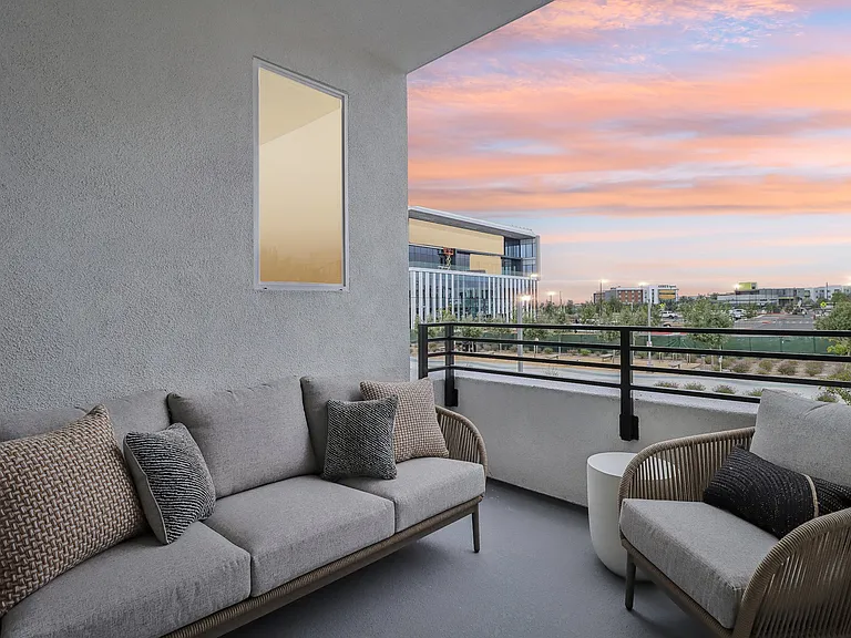 Axis at Millenia Townhomes — Photo 21