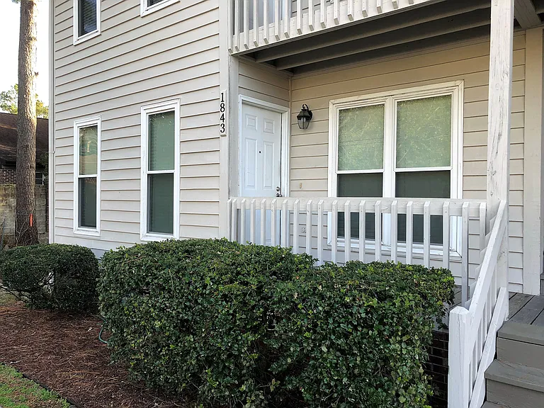 1843 Savannah Ct — Photo 2