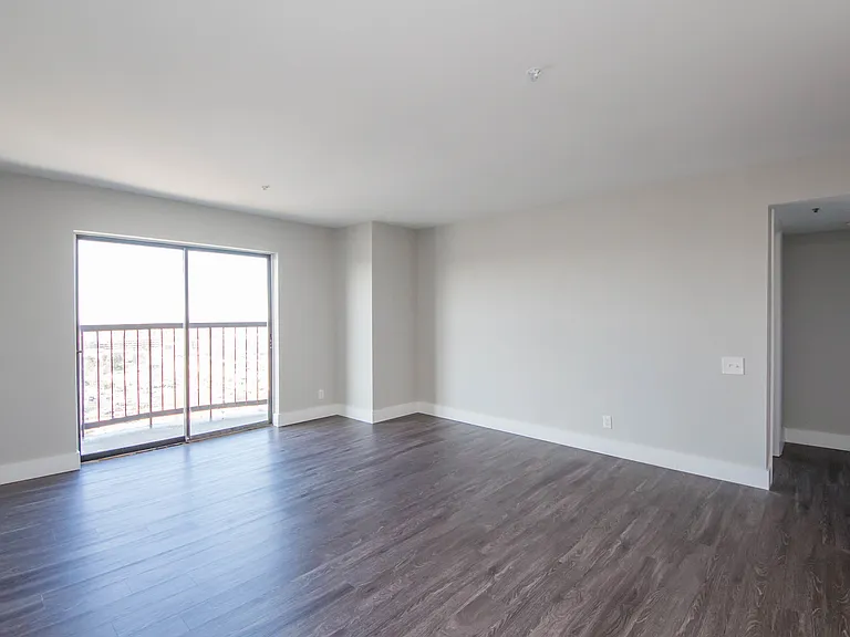 Park Plaza Apartments — Photo 12