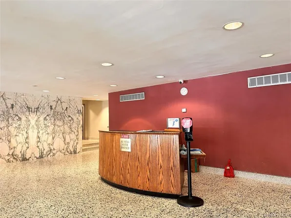 142-05 Roosevelt Avenue image 11 of 13