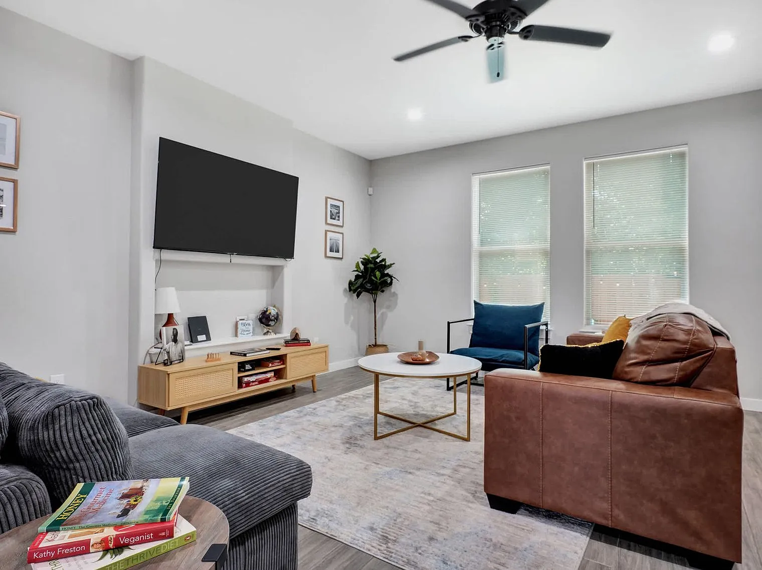 3 bed, 2.0 bath, 1894 sqft, $8,168 — Photo 4