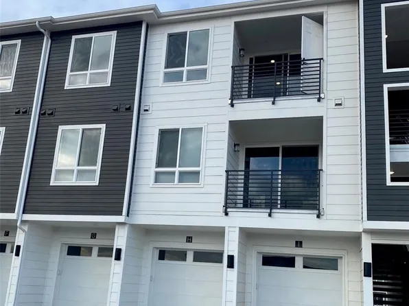 6153 N Ceylon Street Bldg 2 #303, Denver, CO 80249