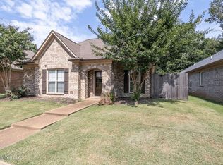 3240 Magnolia Dr, Hernando, MS 38632