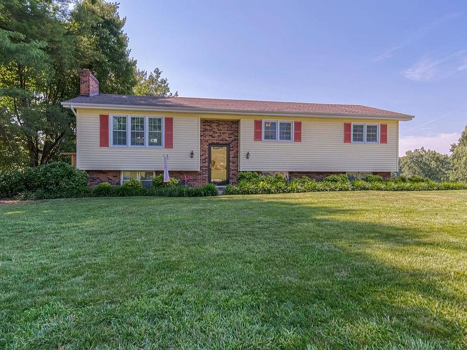 1st image of 20 Saint Albans Cir