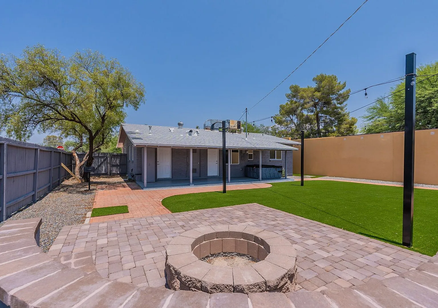 1402 E. Hampton St. — Photo 1