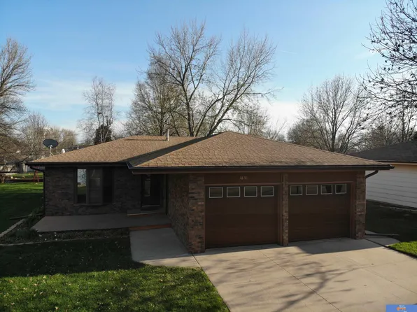 1831 Carlyle St, Beatrice, NE 68310