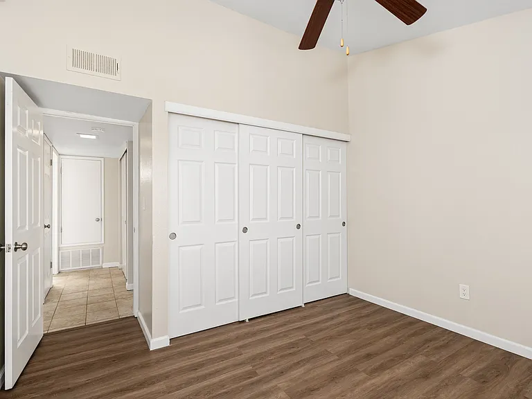 Menlo Pointe — Photo 22