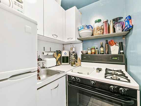4th image of 235 W 102nd St APT 16U