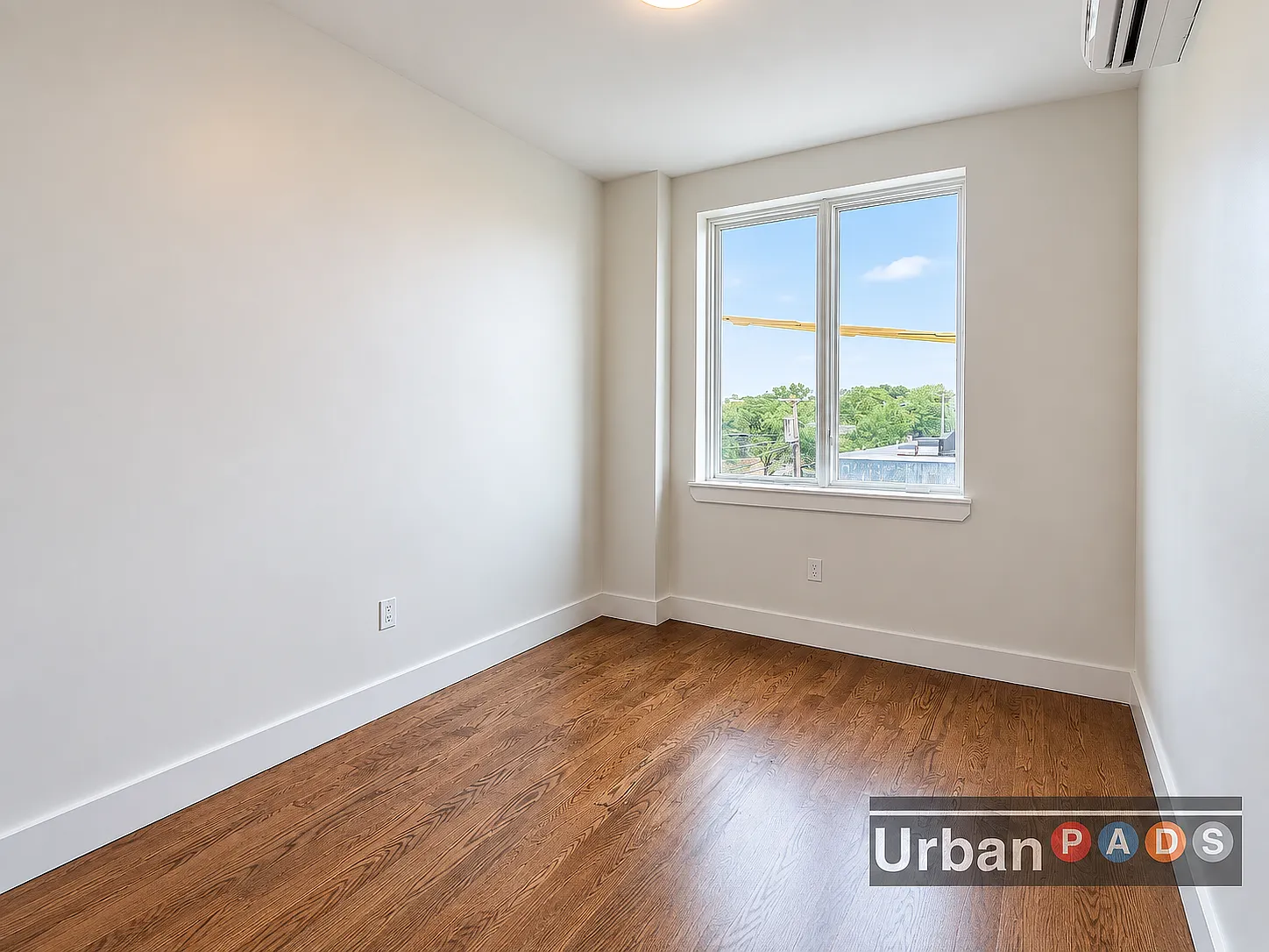 381 De Witt Avenue — Photo 4