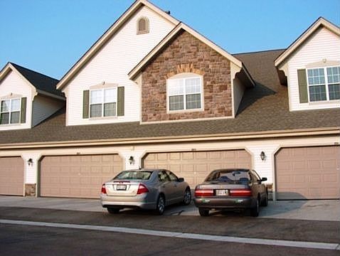 993 Stratford CT - Sturtevant