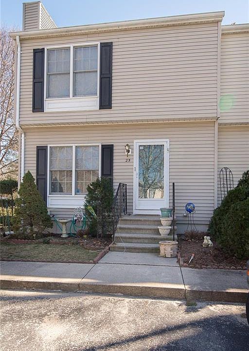 1st image of 25 Wood Hollow Ln