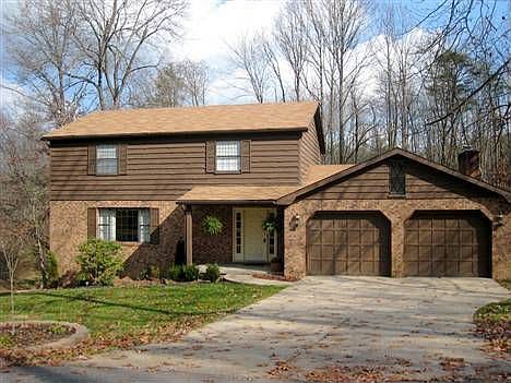 1st image of 415 Oak Dr