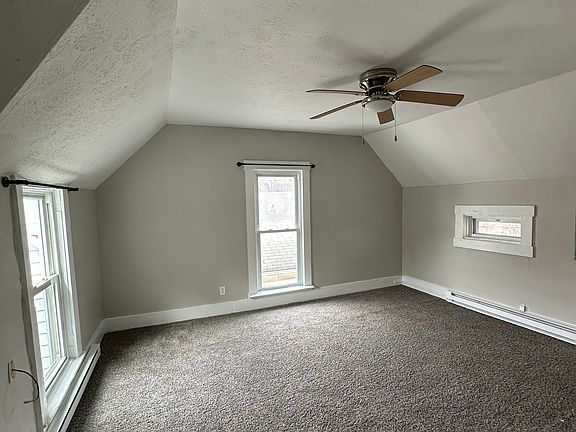 4th image of 830 Oak Ave Unit 1/2