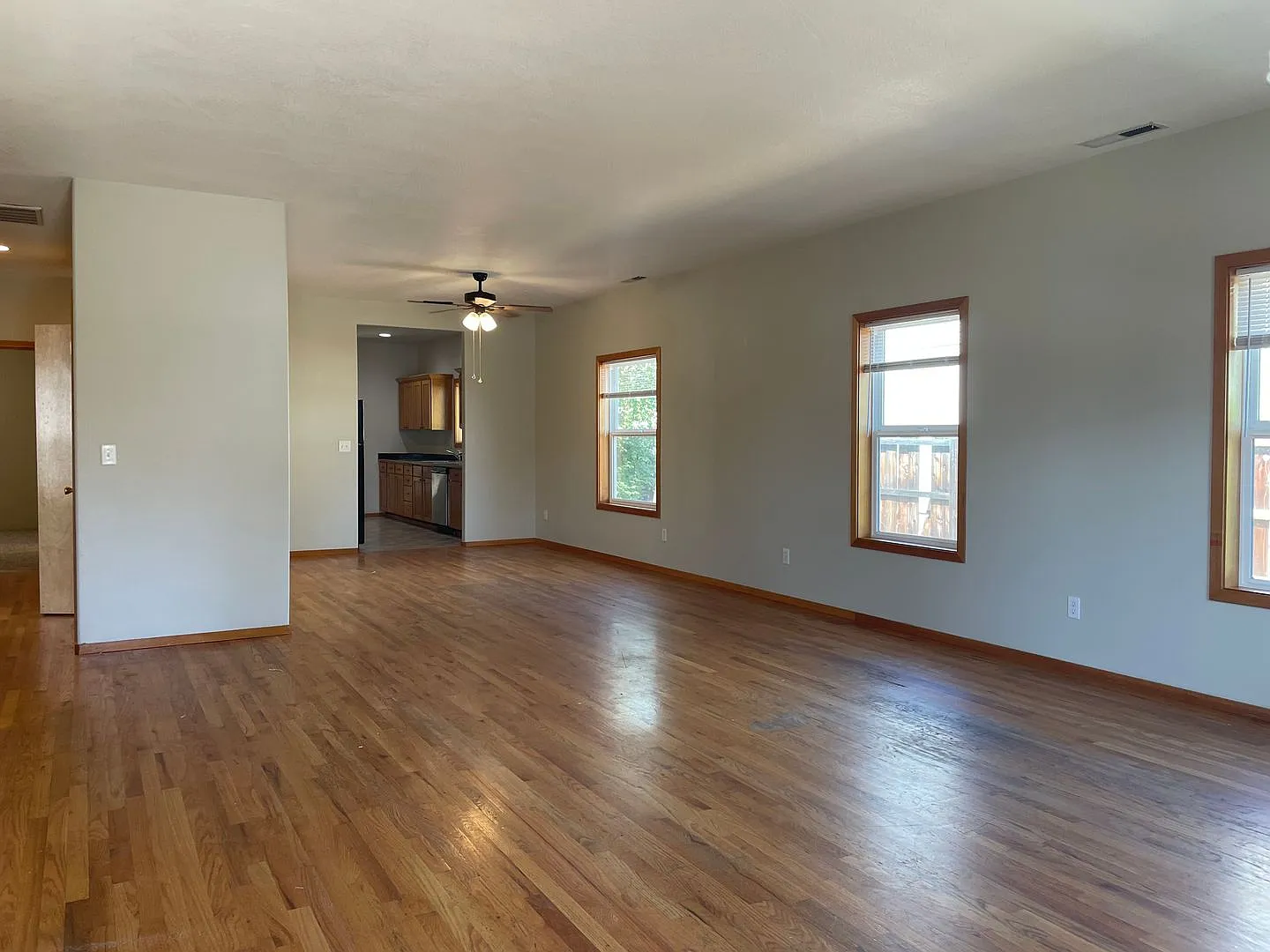 Charming Craftsman 3 Bedroom 2 Bath home in Located in Friendly Central Point — Photo 2
