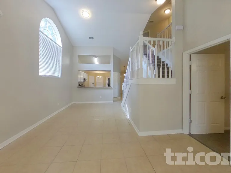 1627 Chatham Cir — Photo 3