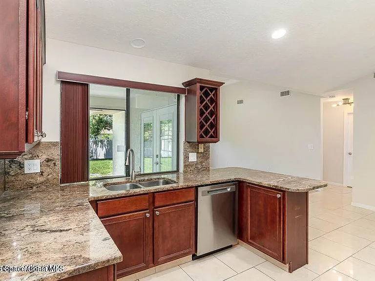 1040 Big Horn Cir NW — Photo 4