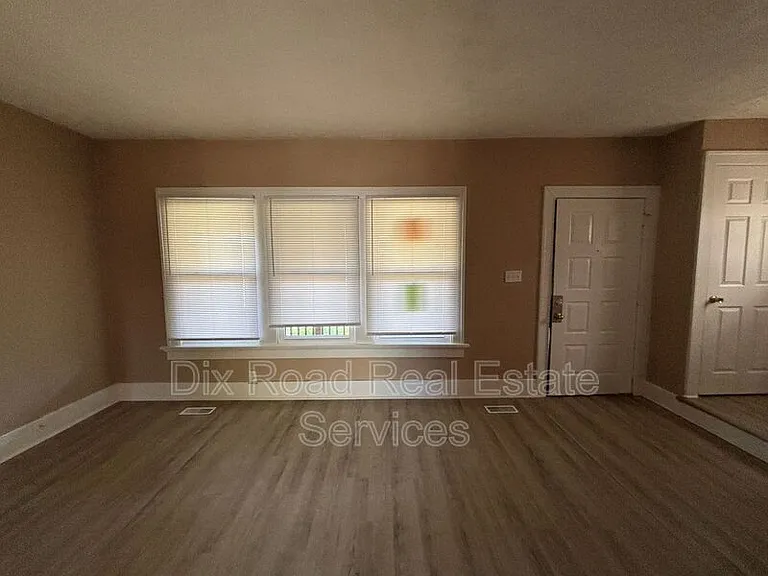 217 Fernwood Ave — Photo 6