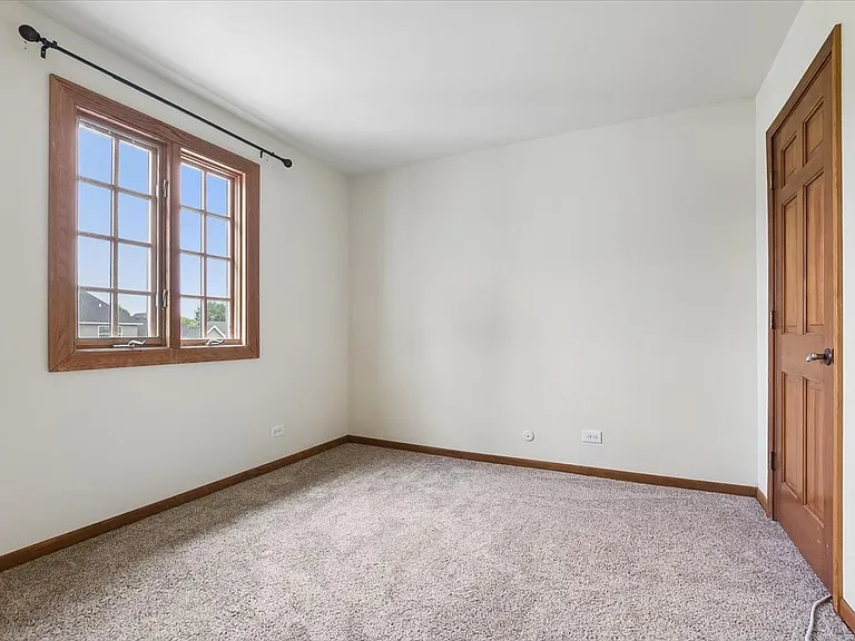 1858 Princeton Cir — Photo 11