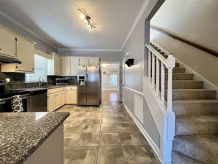 102 Ashley Ct — Photo 7