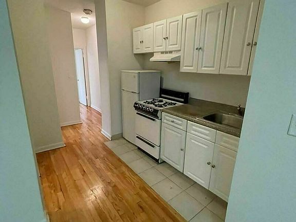 5th image of 334 E 55th St APT 15