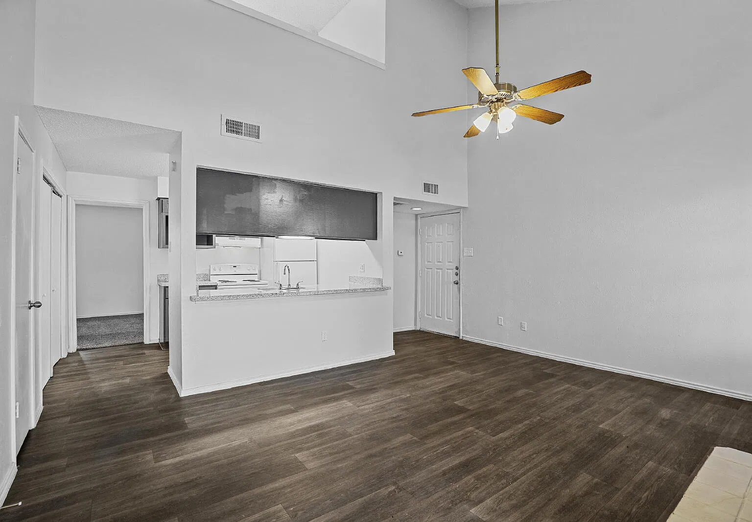 2 bed, 2.0 bath, 1059 sqft, $1,199 — Photo 2