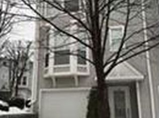 18 Hemingway St, Pittsburgh, PA 15213