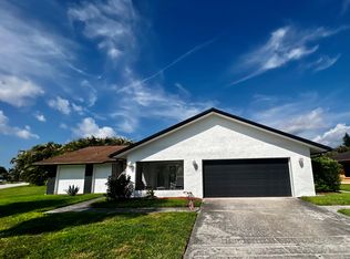 4617 Lakewood Blvd, Naples, FL 34112