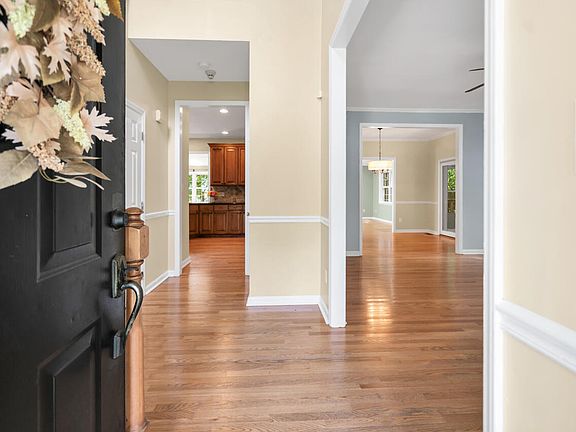 4th image of 104 Armfield Ct