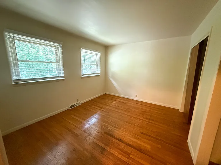 601 E Washington St #8 — Photo 9