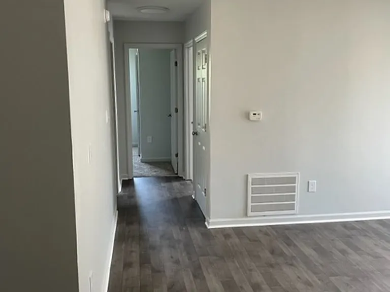 881 Powell Dr — Photo 8