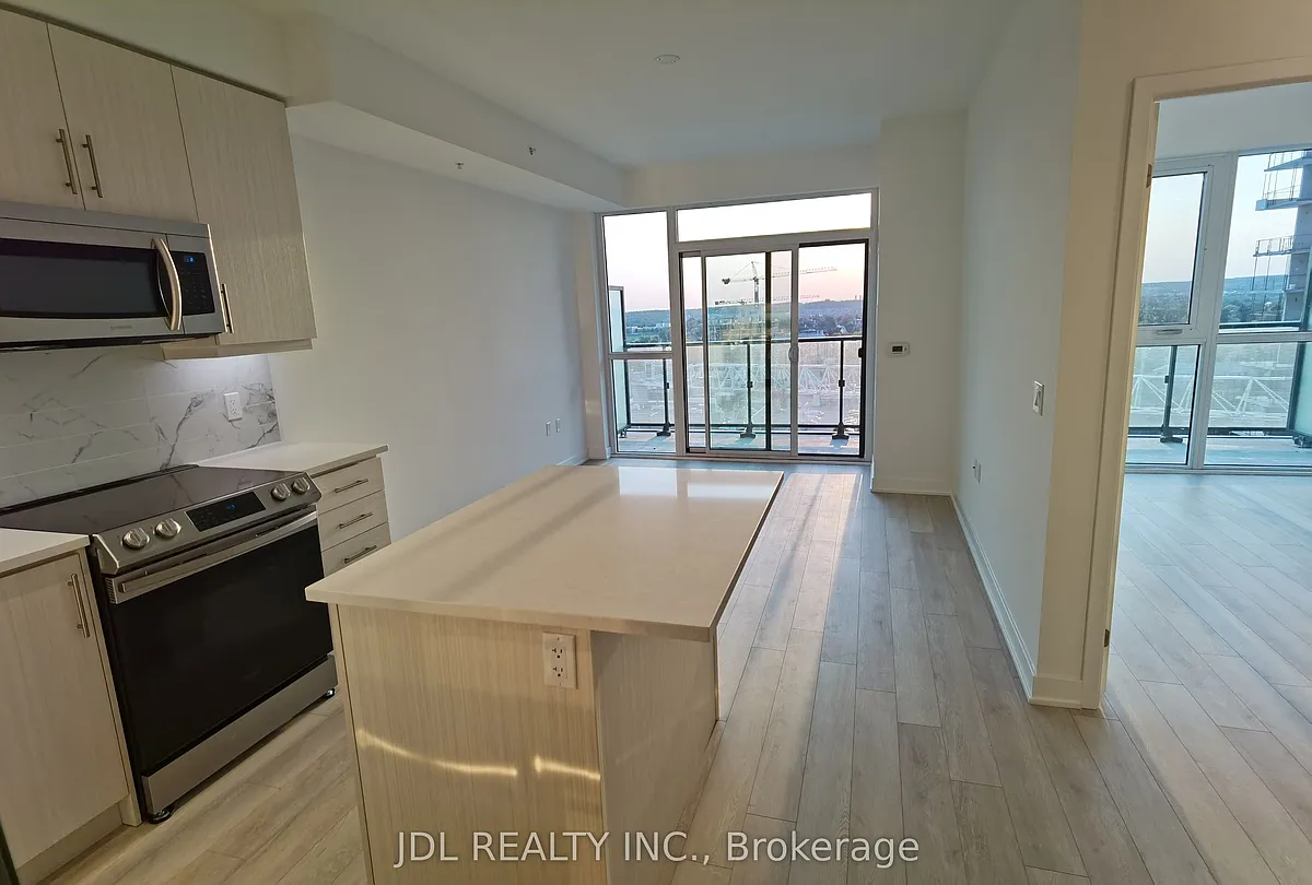Building Photo - 75 Oneida Cres #1510